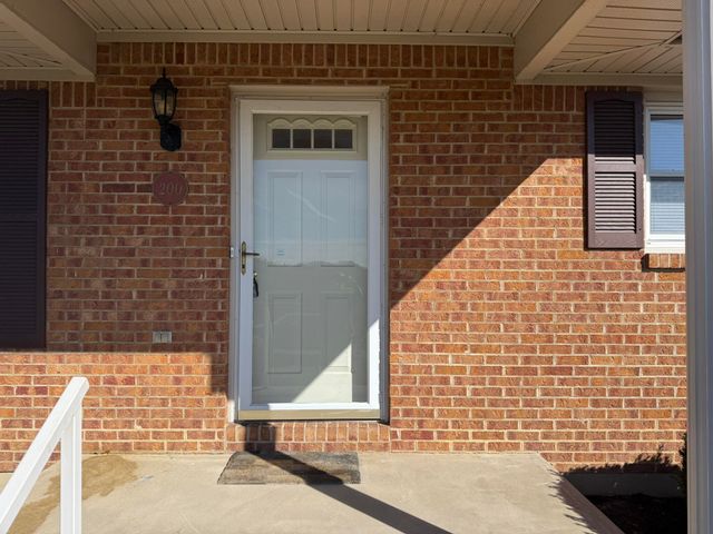 200 Sherry May ST, Covington, VA 24426