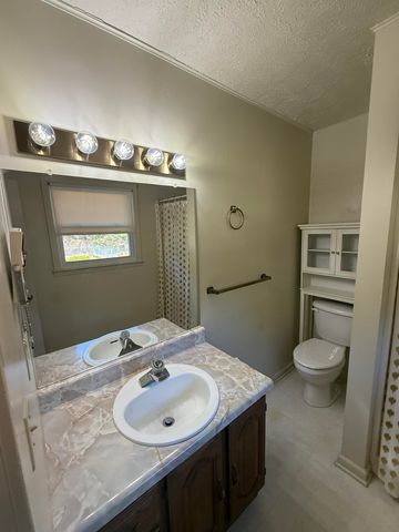 200 Sherry May ST, Covington, VA 24426