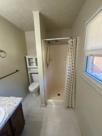 200 Sherry May ST, Covington, VA 24426