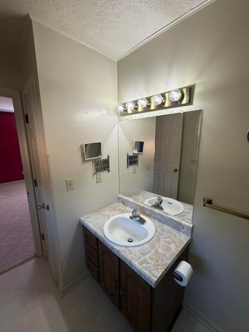 200 Sherry May ST, Covington, VA 24426