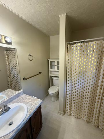 200 Sherry May ST, Covington, VA 24426