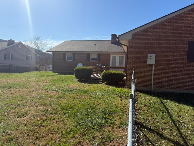 200 Sherry May ST, Covington, VA 24426