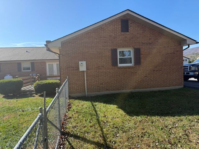 200 Sherry May ST, Covington, VA 24426