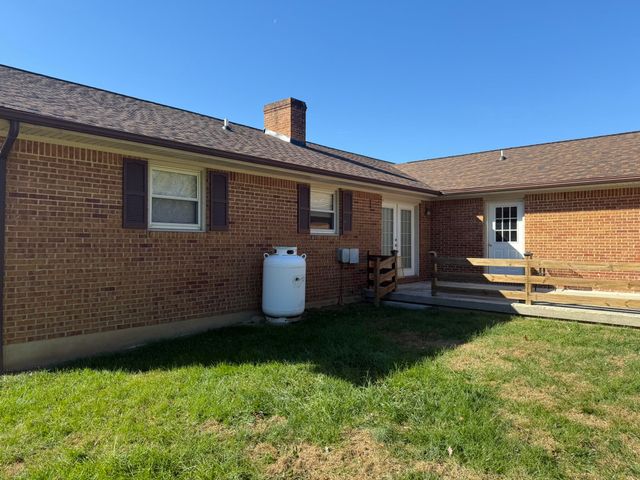 200 Sherry May ST, Covington, VA 24426