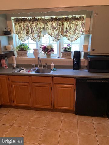 1367 PERKIOMEN AVE, Reading, PA 19602