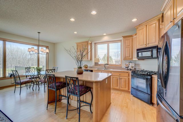 10540 Pinnacle Way, Woodbury, MN 55129