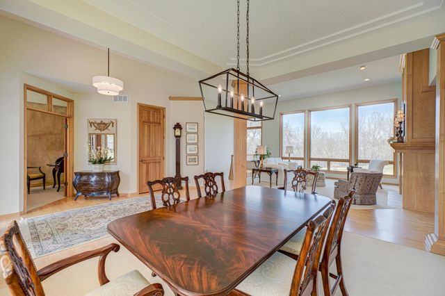 10540 Pinnacle Way, Woodbury, MN 55129