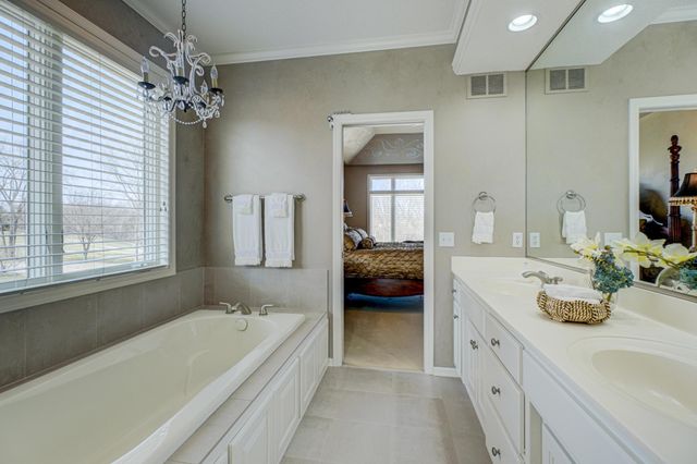 10540 Pinnacle Way, Woodbury, MN 55129