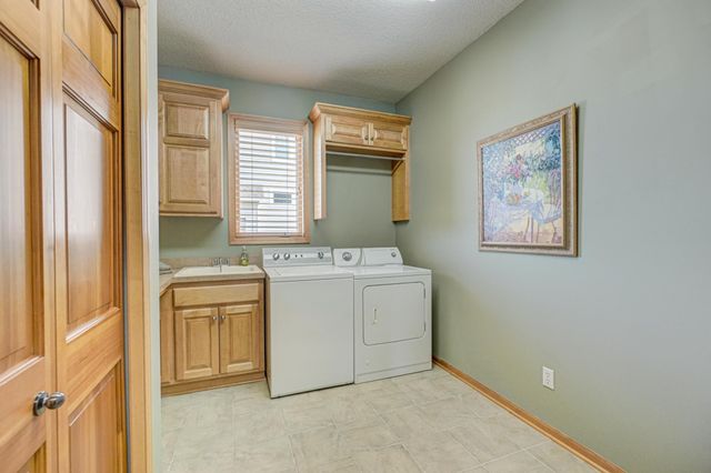 10540 Pinnacle Way, Woodbury, MN 55129