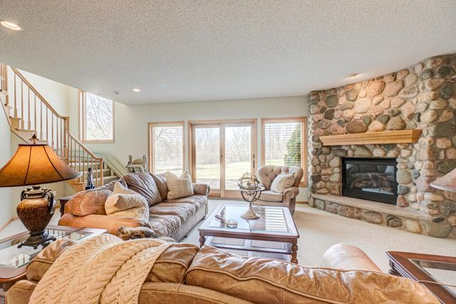 10540 Pinnacle Way, Woodbury, MN 55129