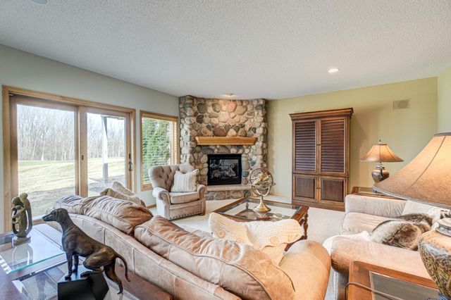 10540 Pinnacle Way, Woodbury, MN 55129