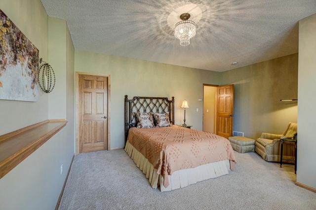 10540 Pinnacle Way, Woodbury, MN 55129