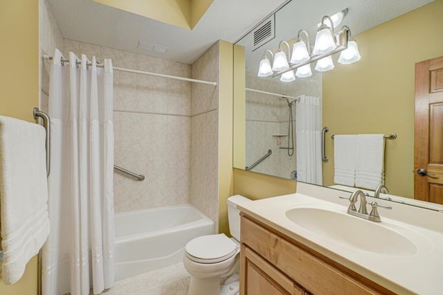 10540 Pinnacle Way, Woodbury, MN 55129