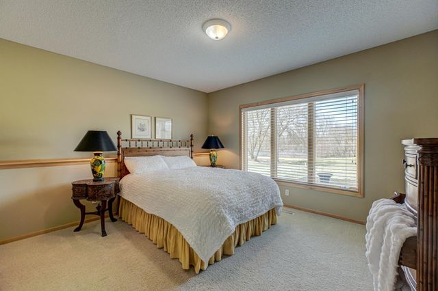 10540 Pinnacle Way, Woodbury, MN 55129