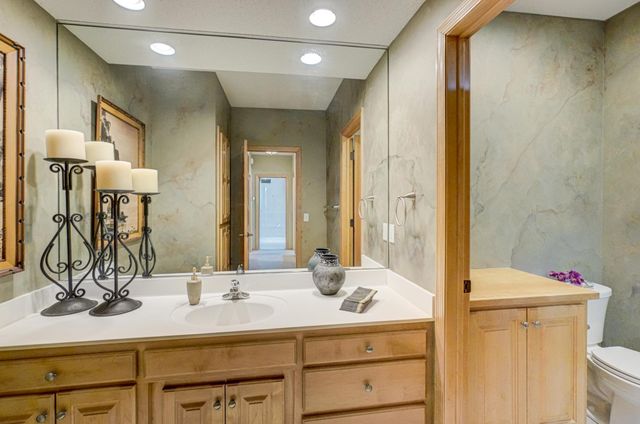 10540 Pinnacle Way, Woodbury, MN 55129