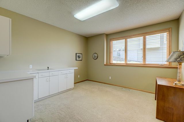 10540 Pinnacle Way, Woodbury, MN 55129