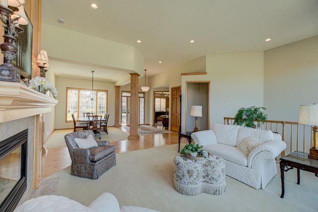 10540 Pinnacle Way, Woodbury, MN 55129