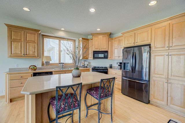 10540 Pinnacle Way, Woodbury, MN 55129