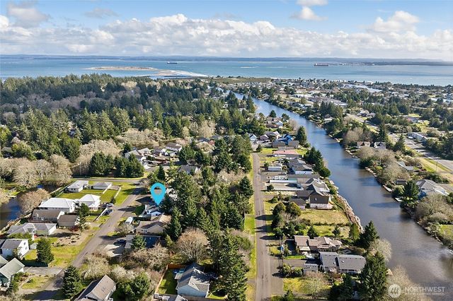 793 Island Circle SE, Ocean Shores, WA 98569