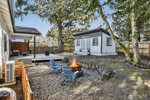 793 Island Circle SE, Ocean Shores, WA 98569