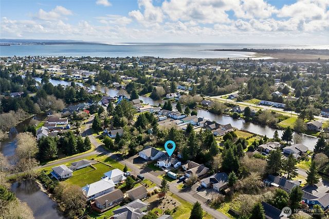 793 Island Circle SE, Ocean Shores, WA 98569