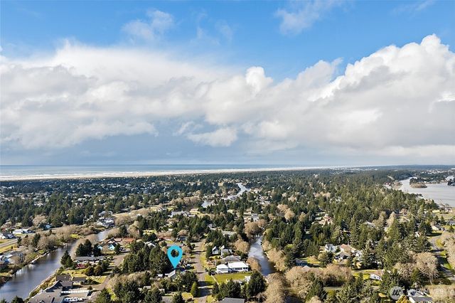 793 Island Circle SE, Ocean Shores, WA 98569