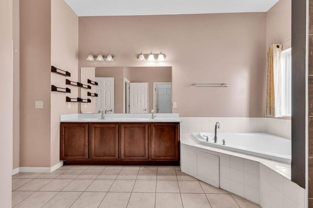 6146 Ravenhill Road, Hilliard, OH 43026