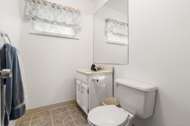 9 Hill View Road, New Windsor, NY 12553