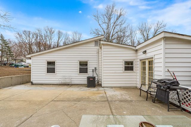 9 Hill View Road, New Windsor, NY 12553