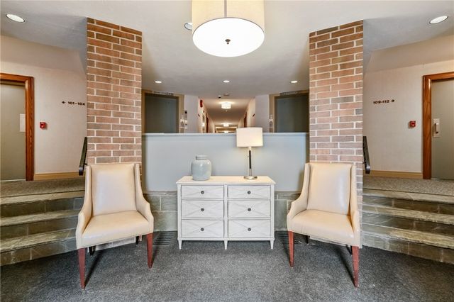 900 Washington Road 106, Mt Lebanon, PA 15228