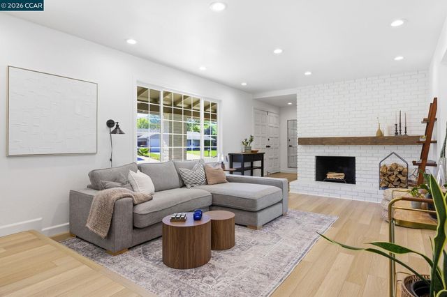 5565 Jasper Ct, Concord, CA 94521