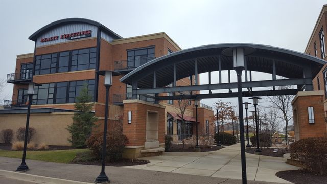 2390 Esplanade Drive 203, Algonquin, IL 60102