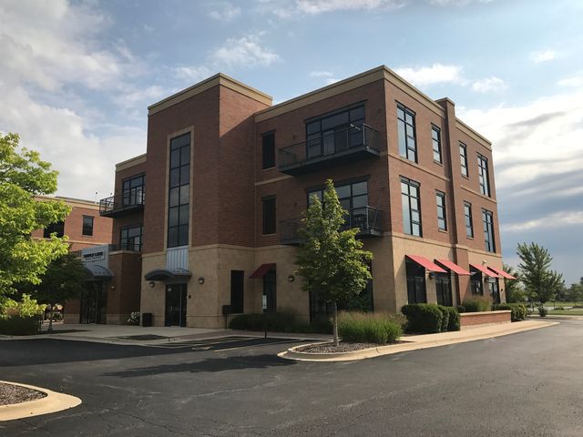 2390 Esplanade Drive 203, Algonquin, IL 60102