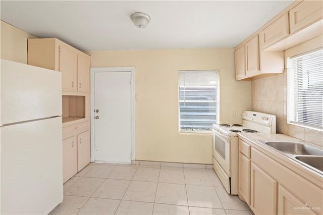 307 S Cox Street, Rio Grande City, TX 78582