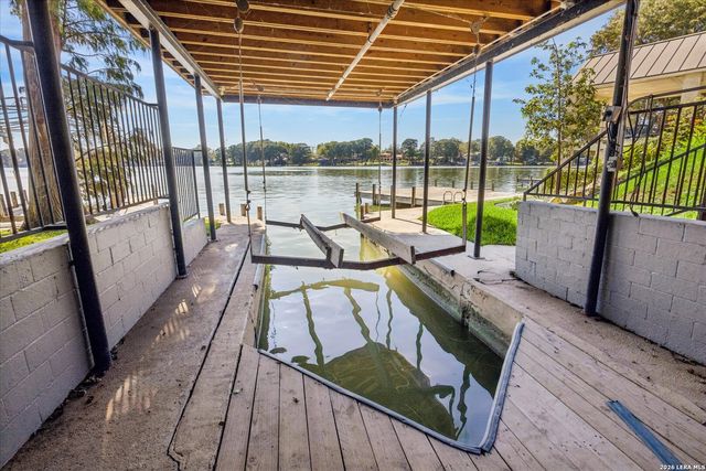 545 Admiral Benbow Ln, Mcqueeney, TX 78123