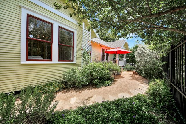 1301 Walton Street, Houston, TX 77009
