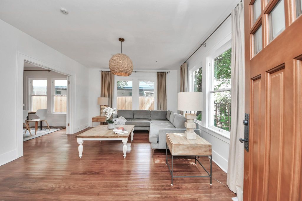 1301 Walton Street, Houston, TX 77009