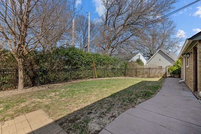 2405 23rd Avenue A, Moline, IL 61265