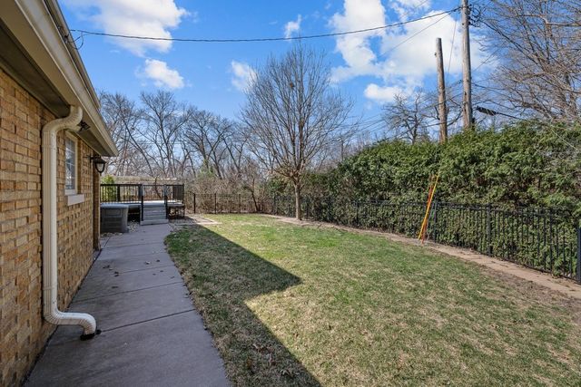 2405 23rd Avenue A, Moline, IL 61265