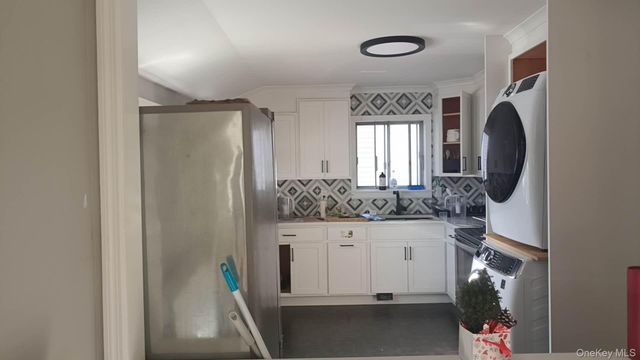 10 Vilno Court 2, Huntington Station, NY 11746