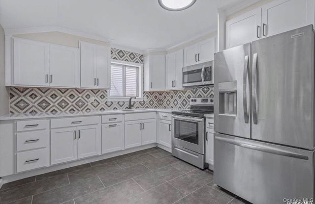 10 Vilno Court 2, Huntington Station, NY 11746