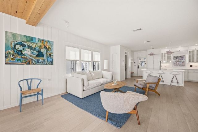 613 Commercial St, Provincetown, MA 02657