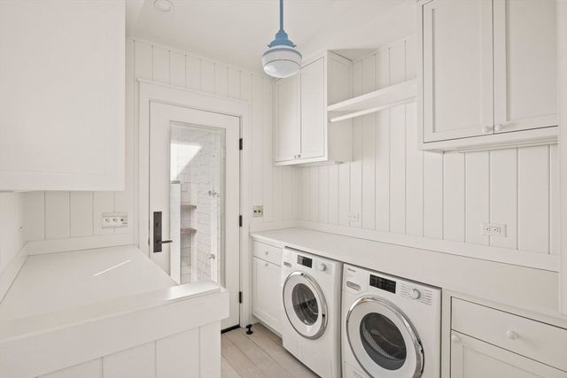 613 Commercial St, Provincetown, MA 02657