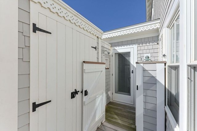613 Commercial St, Provincetown, MA 02657