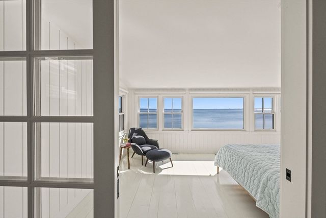 613 Commercial St, Provincetown, MA 02657