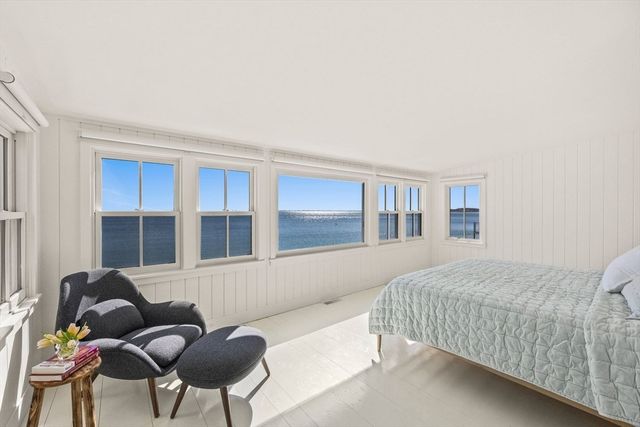 613 Commercial St, Provincetown, MA 02657