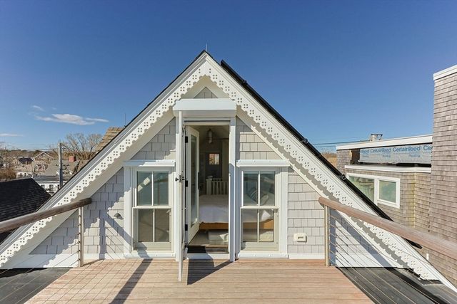 613 Commercial St, Provincetown, MA 02657