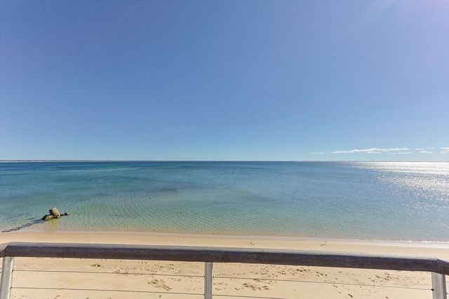 613 Commercial St, Provincetown, MA 02657