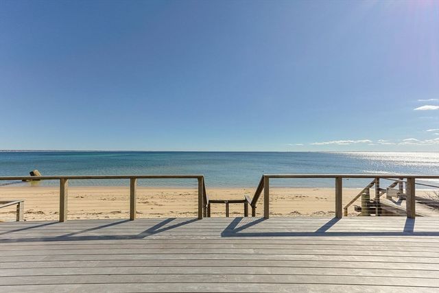 613 Commercial St, Provincetown, MA 02657