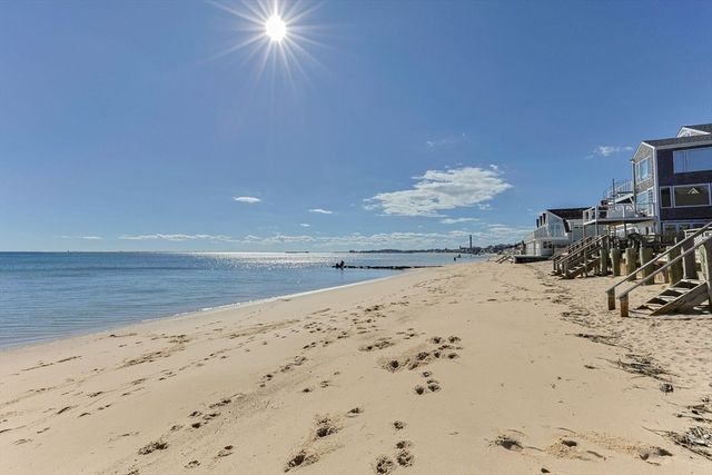 613 Commercial St, Provincetown, MA 02657